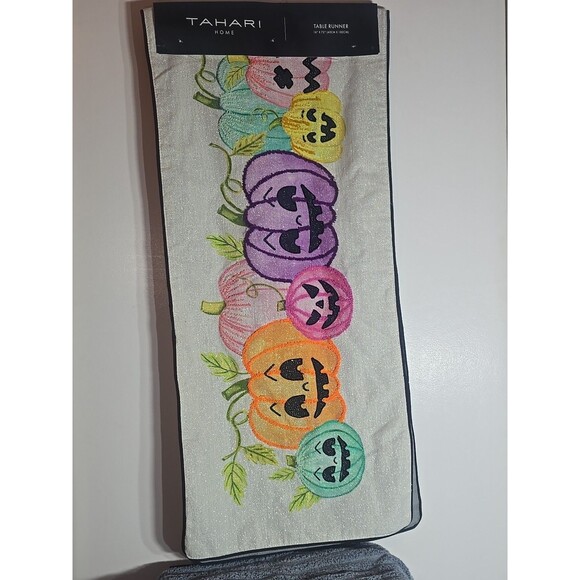 Tahari Home Halloween Pumpkin Multicolor Table Runner 16x72 - Picture 1 of 6